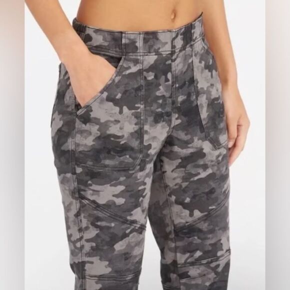 SPANX Canvas Cargo Jogger Pants Gray Camo Size Large Pull-On Utility Jogger - Picture 3 of 8
